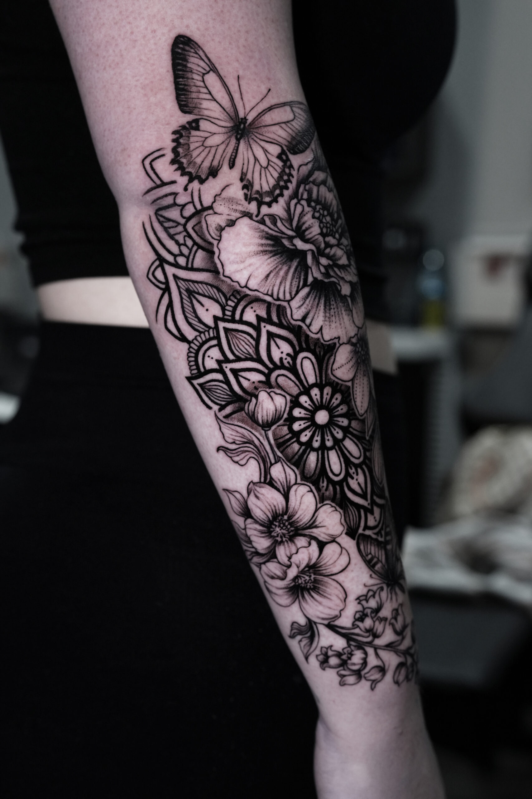 geometric tattoo artist - Hyper Inkers geometric tattoo artist